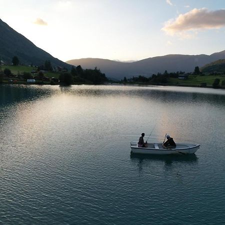 Hotel Loken Camping - Trivelig Og Idyllisk Ved Vannet Olden Exteriér fotografie