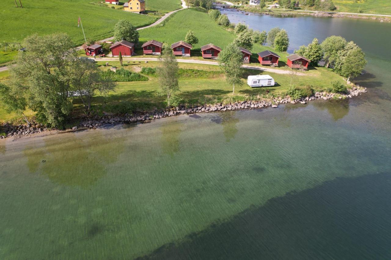 Hotel Loken Camping - Trivelig Og Idyllisk Ved Vannet Olden Exteriér fotografie