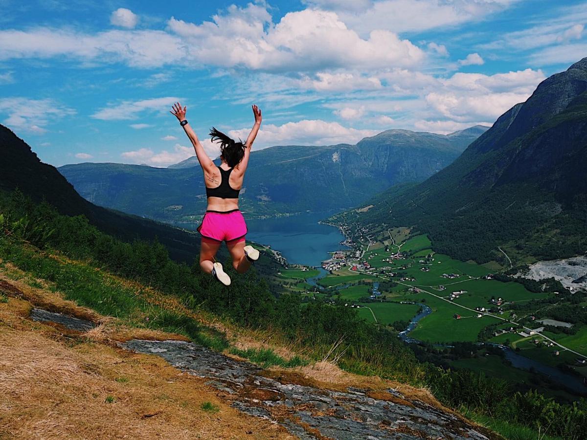 Hotel Loken Camping - Trivelig Og Idyllisk Ved Vannet Olden Exteriér fotografie