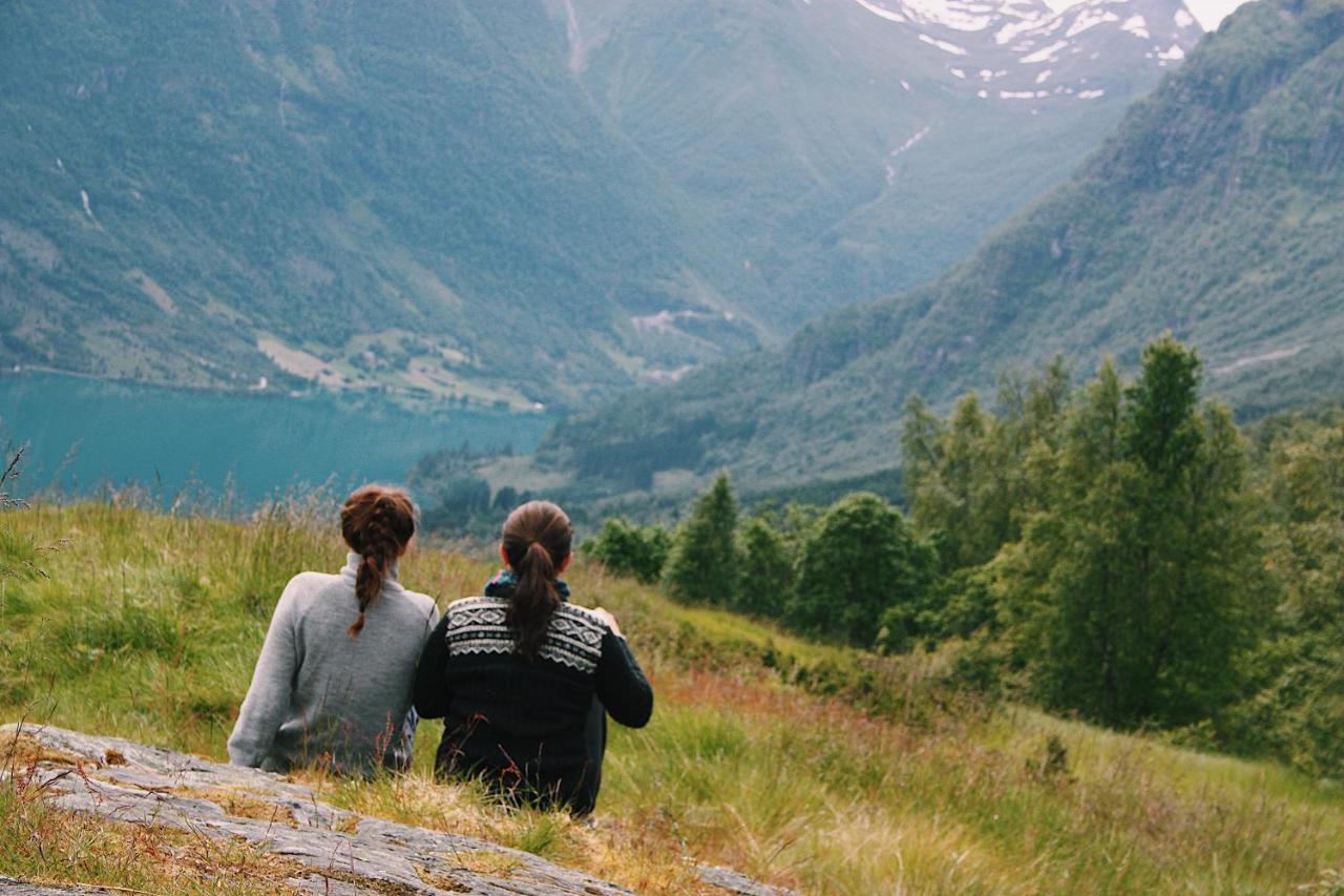 Hotel Loken Camping - Trivelig Og Idyllisk Ved Vannet Olden Exteriér fotografie