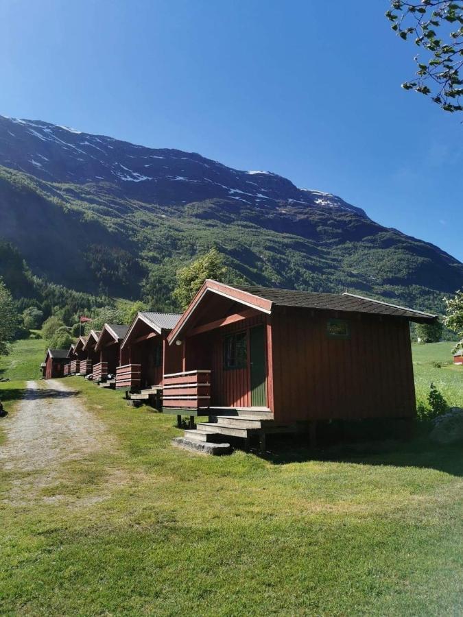 Hotel Loken Camping - Trivelig Og Idyllisk Ved Vannet Olden Exteriér fotografie