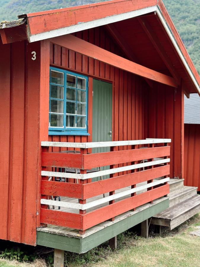 Hotel Loken Camping - Trivelig Og Idyllisk Ved Vannet Olden Exteriér fotografie